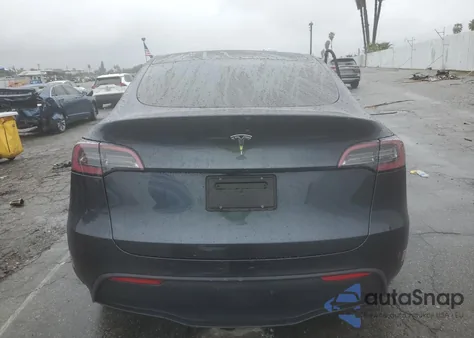 2024 Tesla Model Y z USA, uszkodzony, nr VIN 7SAYGDED5RF054851